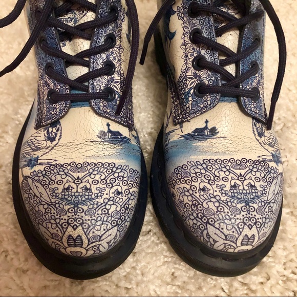 Dr. Martens Willow Cristal Suede - Picture 3 of 8